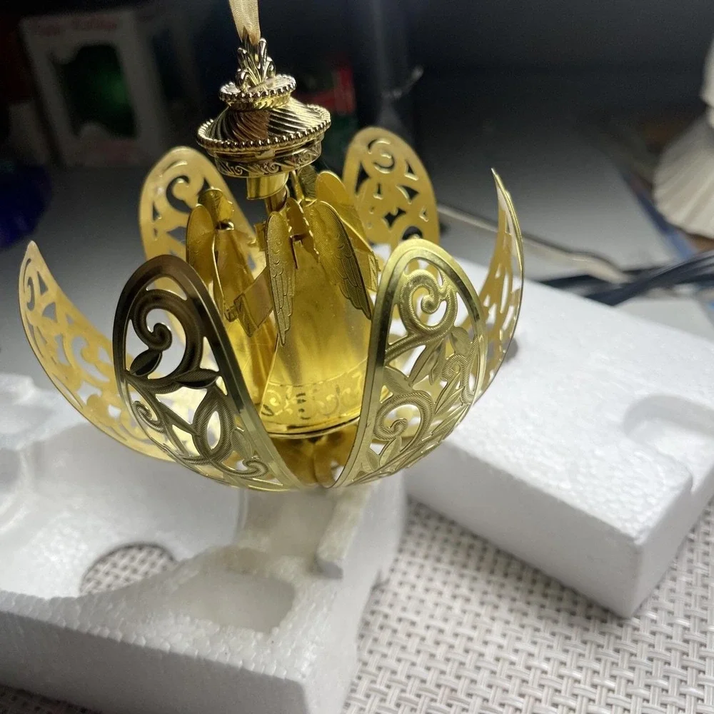 Hallmark damaged box